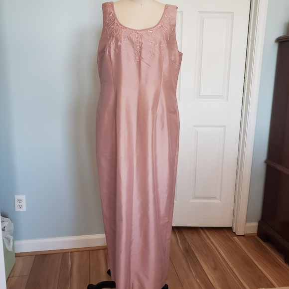 Elegant Pink Dress with Embroidered Jacket - Picture 6 of 14